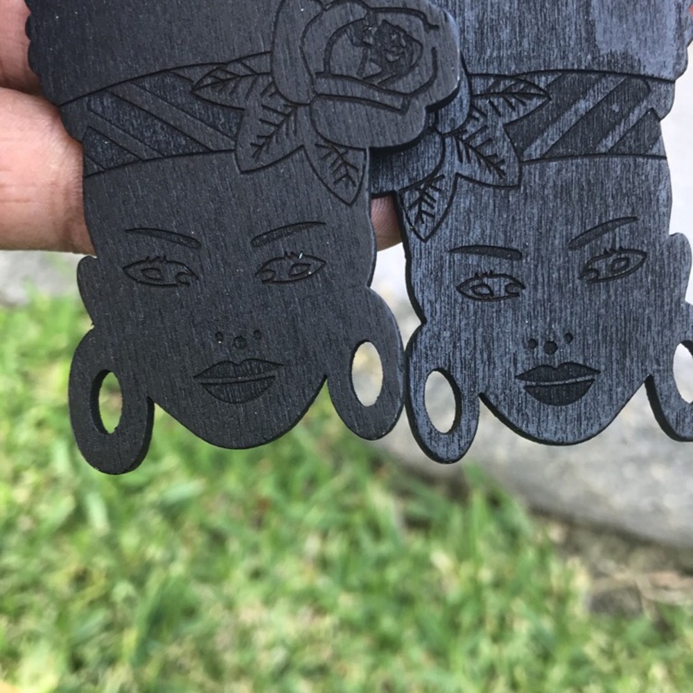 Queen earring - Picture 3 of 3